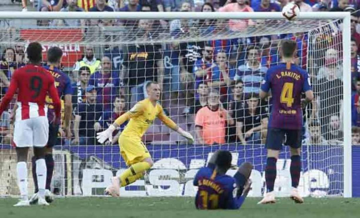 Óscar de Marcos aprovechó en boca de gol un pase desde la izquierda para hacer el 1-0 del Athletic Bilbao ante Barcelona.