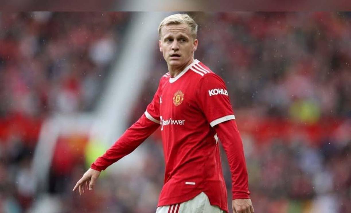 Donny van de Beek: El volante neerlandés estaría meditando salir del Manchester United de cara a la próxima campaña.