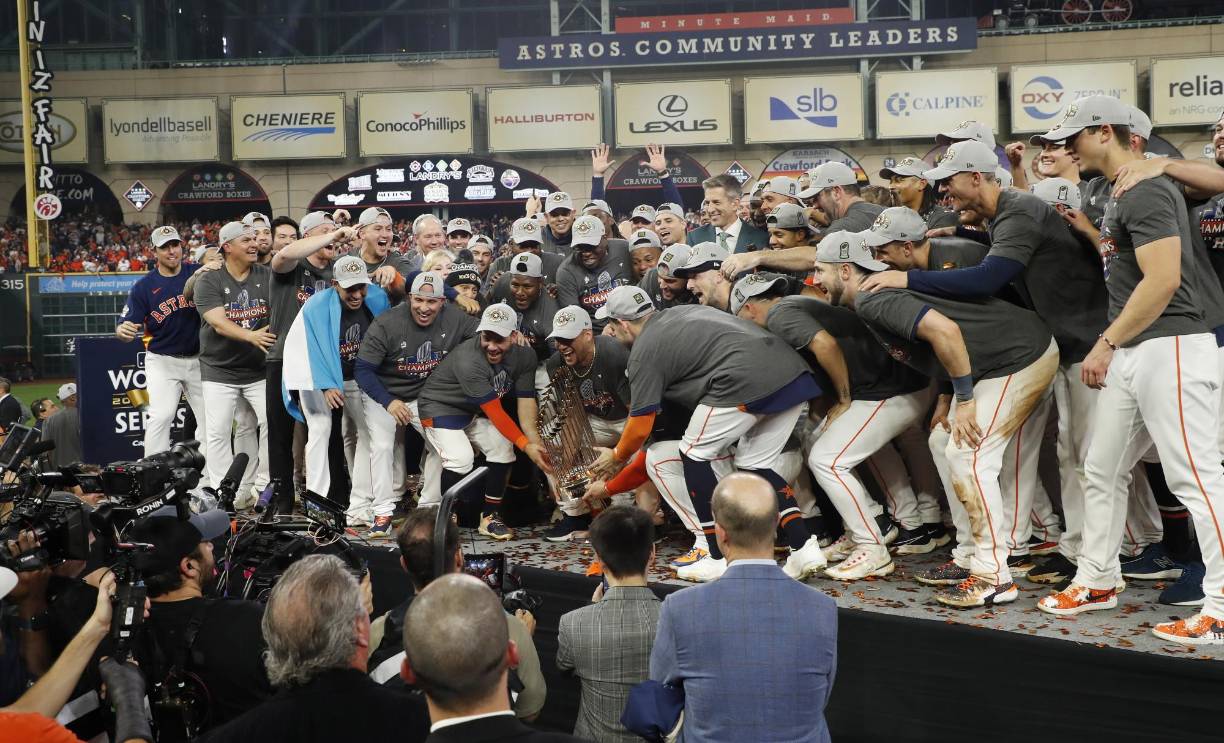 El hondureño del equipo monarca, el sampedrano de 28 años llamado Mauricio Dubón, no vio acción en el sexto y último juego de la contienda, aunque sí lo hizo en los juegos dos y cuatro de la Serie Mundial.
