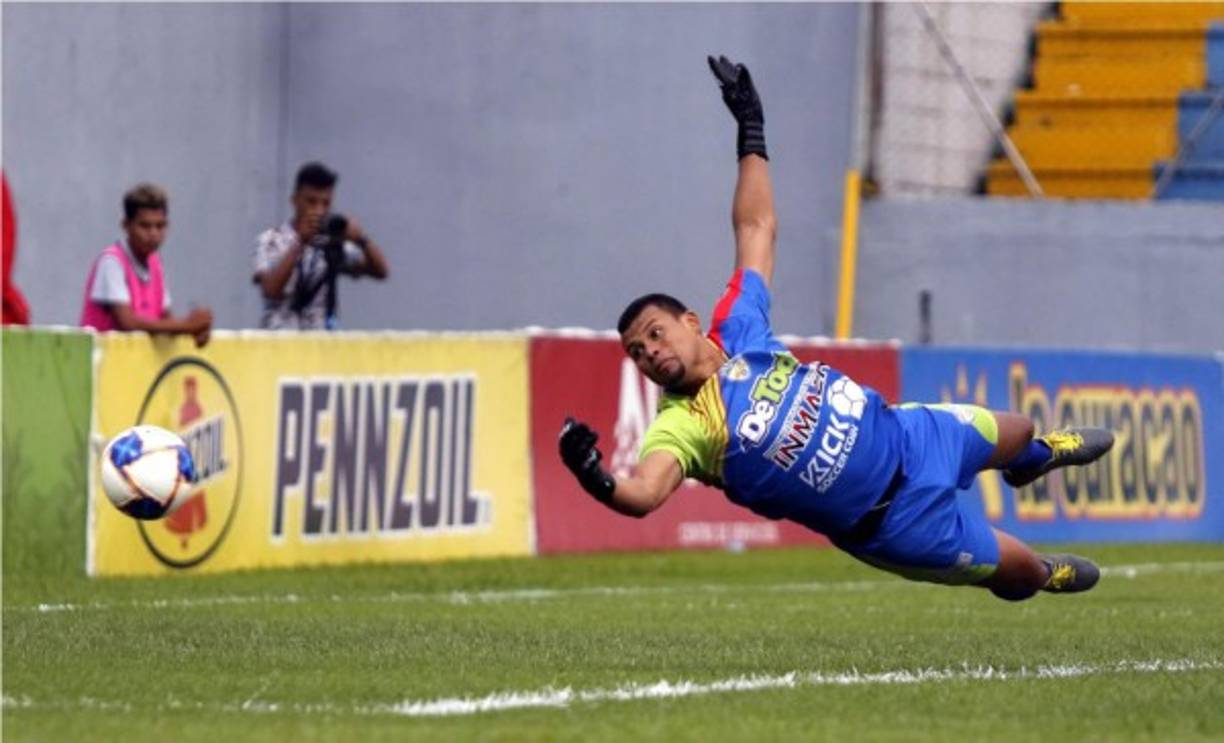 El portero Gerson Argueta es otro de los futbolistas que jugó con el Real de Minas y que suena para llegar a la UPN bajo las órdenes de Raúl Cáceres. El equipo minero ya no tiene a Jordi Castro y a Celio Valladares (éste realiza prueba en el Motagua).