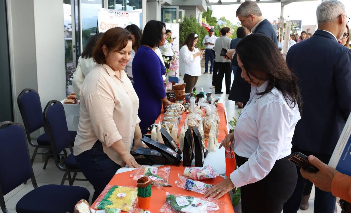 En un ambiente de compañerismo y felicidad por los logros alcanzados, la Agencia de los Estados Unidos para el Desarrollo Internacional (Usaid) realizó este viernes la clausura del Mujer Prospera Challenge 2023.