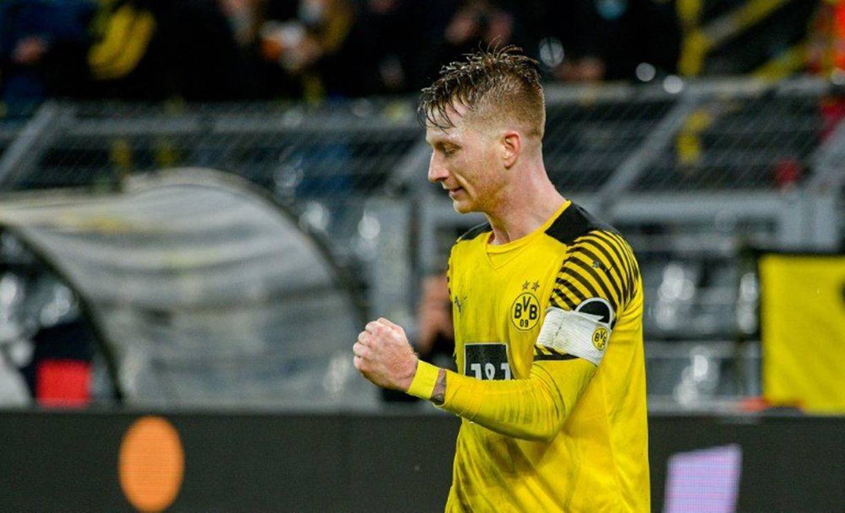 Para renovar con el Borussia Dortmund por una temporada más, Marco Reus, capitán de dicho equipo alemán, se bajará el sueldo, según informa el diario Bild. 
