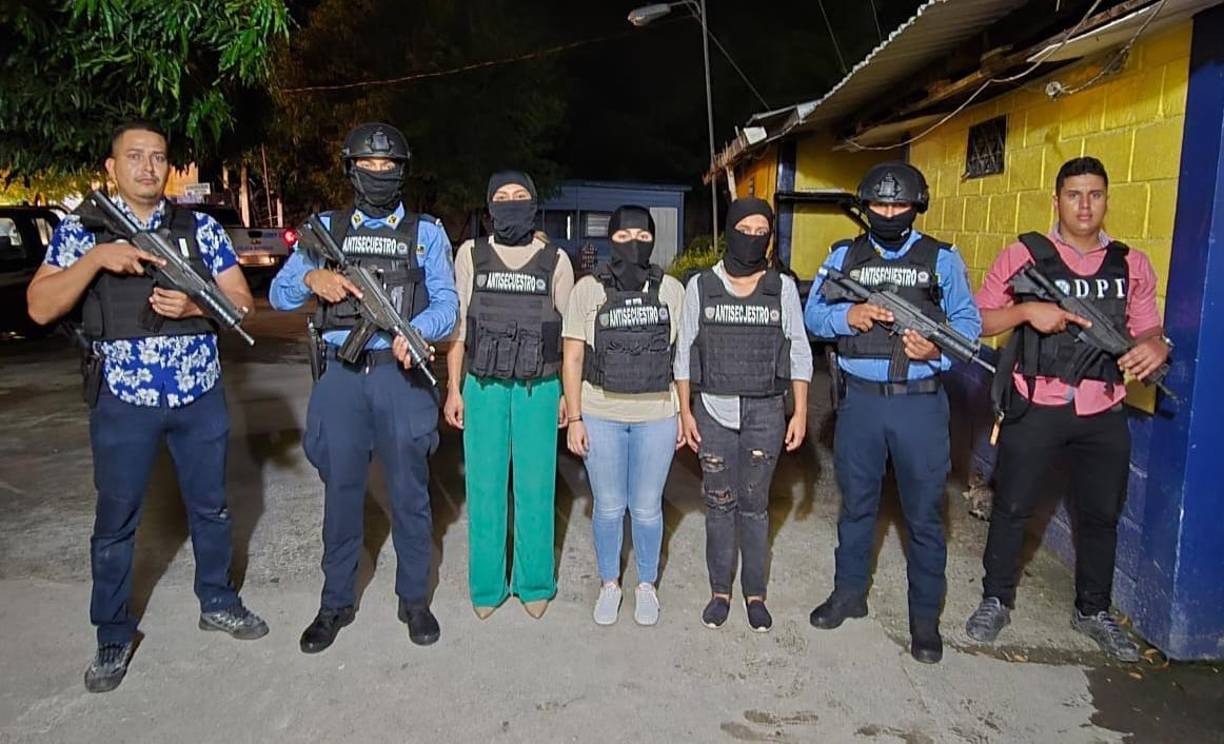 Las tres féminas son Ingrid Tatiana Zamora de 20 años, Carmen Julia Cabrera Cruz de 24 años y Kensy Noelia Avila Cabrera de 30 años.