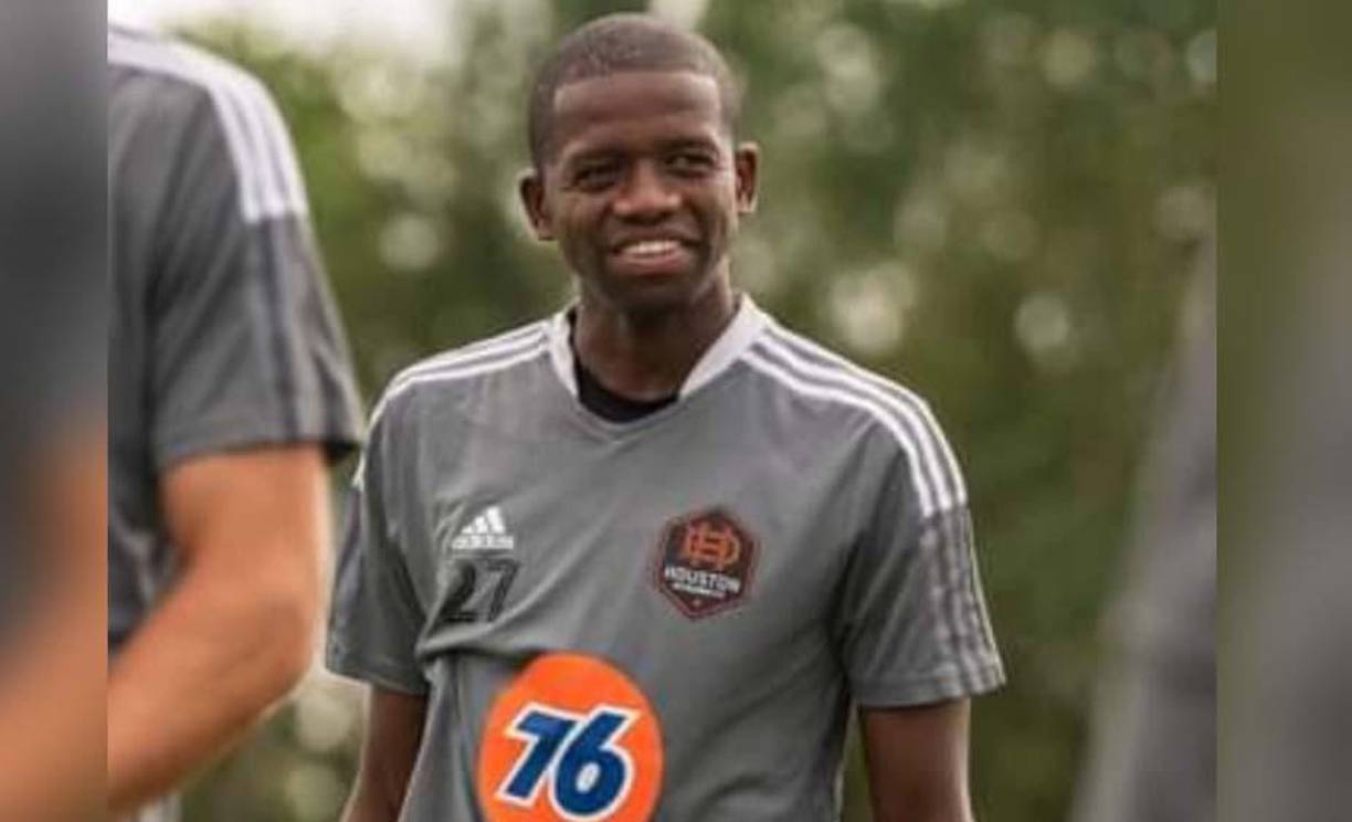 Boniek García: Tras 10 años de militar en el Houston Dynamo de la MLS, el volante hondureño no seguirá en las filas de dicha institución. Se maneja la posibilidad de tener un nuevo equipo en EUA.