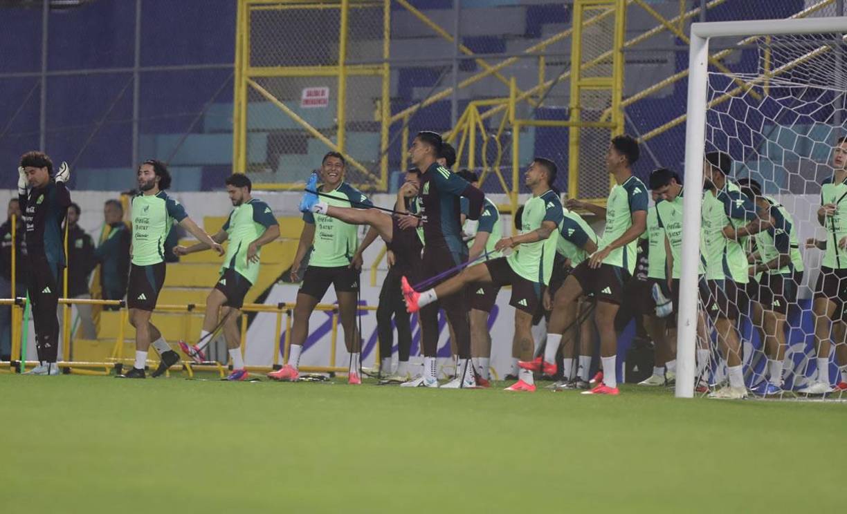 En un principio se creía que México no iba a poder entrenar en el Morazán por la fuerte lluvia que cayó sobre San Pedro Sula y gran parte del país por la tormenta Sara.