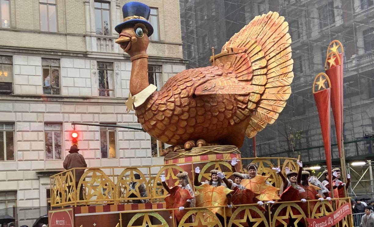 Miles de personas se congregaron este jueves en Nueva York para disfrutar del tradicional desfile de Macy’s en la mañana del Día de Acción de Gracias.
