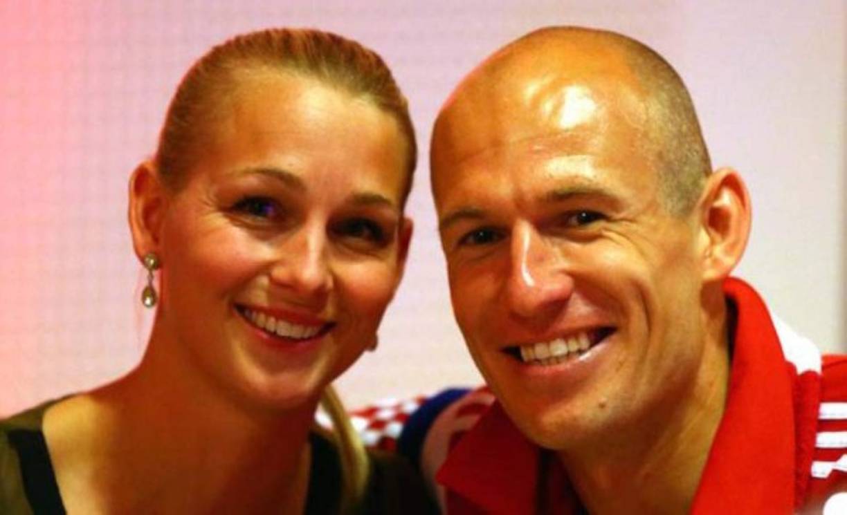 El futbolista holandés Arjen Robben contó el calvario que vivió junto a su esposa, quien se contagió de coronavirus, y aseguró que 'no fue para nada una sensación agradable'.
