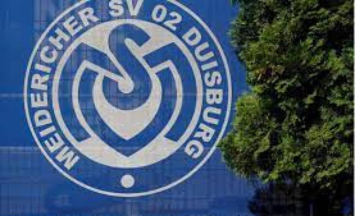 ”No hay consuelo en este dolor increíble. El club lamenta la pérdida de Charlotte Vellar, quien murió demasiado pronto a la edad de 16 años de edad”, señaló mediante comunicado el MSV Duisburg,