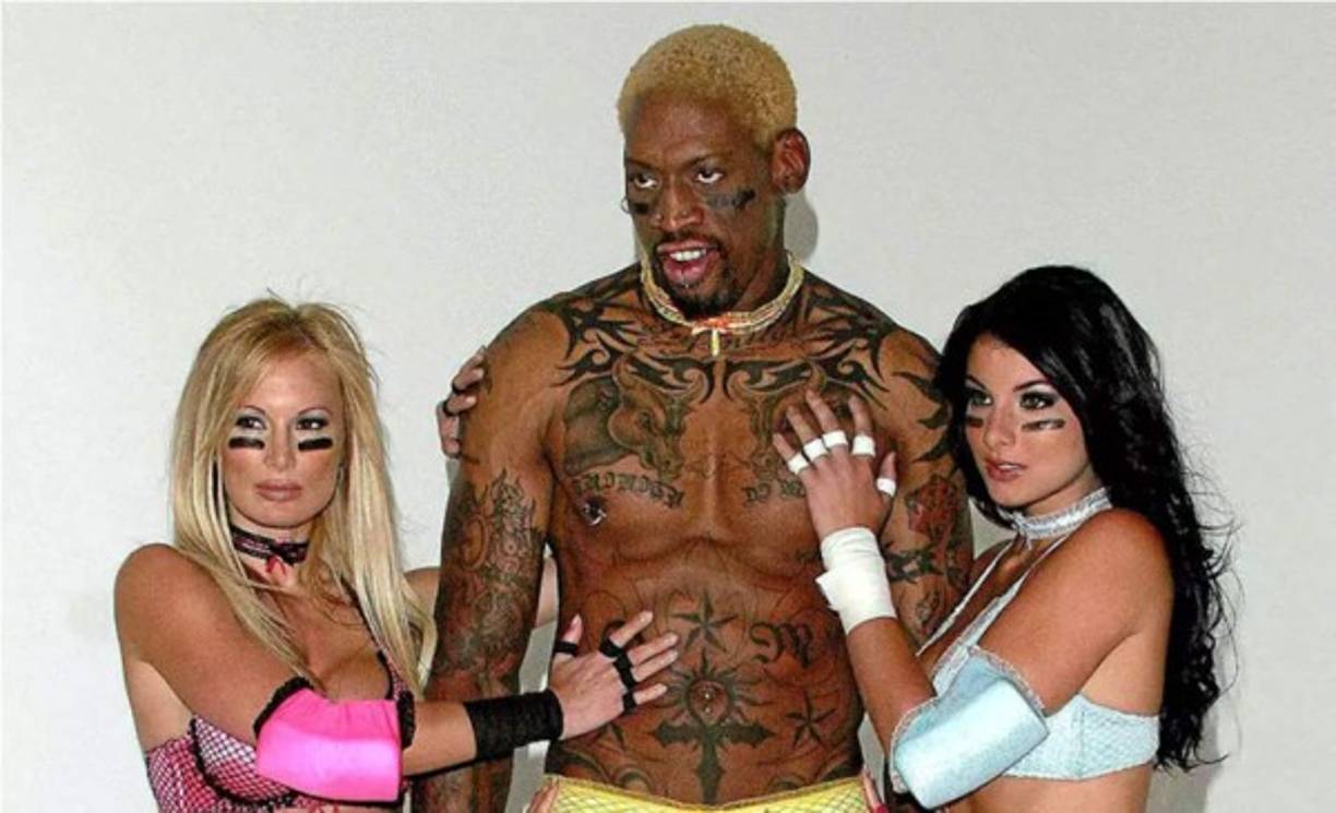 En palabras de Denis Rodman: “La primera vez estaba en una fiesta en un barco, bebiendo hasta el agua de las macetas, y una mujer me propuso ir a su camarote, Y allí estábamos montándonoslo, cuando le parece buena idea que haga el salto del tigre, pero a lo bestia. No controlé. Salte como un loco y luego había sangre por todos lados. Ella gritaba -'Oh, te mueres' - y yo - 'no, tranquila, sólo me he partido el pene''.