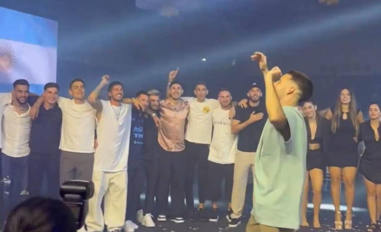 Los jugadores de la Selección de Argentina no paran de festejar tras la conquista de la Copa del Mundo y la noche del sábado tuvieron una fiesta íntima en donde lució desatado Lionel Messi.
