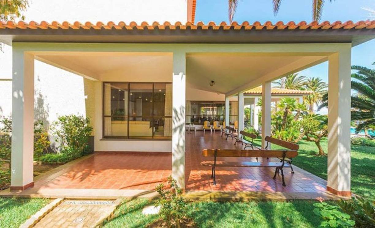 Esta villa cuenta con todos los requisitos, ya que tiene capacidad para acoger a seis personas y un tamaño lo suficientemente grande para que todos los habitantes de la vivienda puedan hacer su día a día con cierta autonomía.