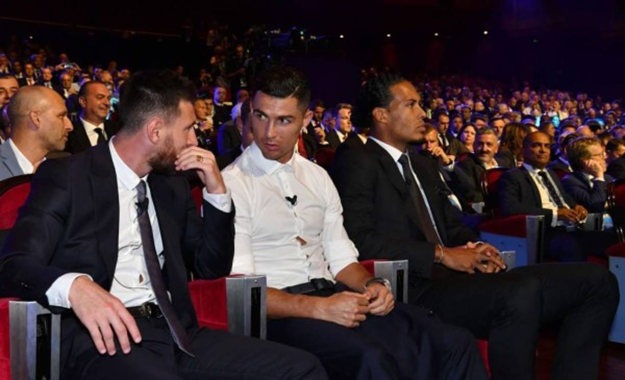 Messi y Cristiano Ronaldo estuvieron muy activos durante el sorteo de la Champions.