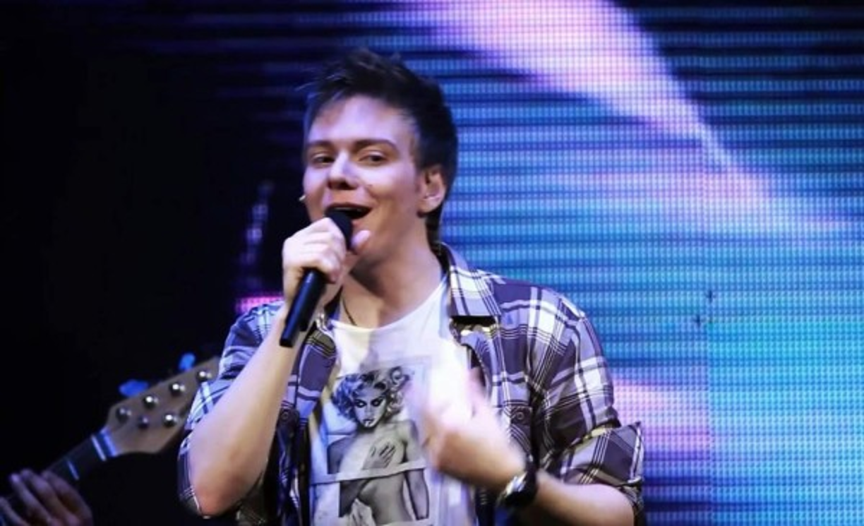 Michel Teló, nació en Medianeira, Paraná, Brasil el 21 de enero de 1979.