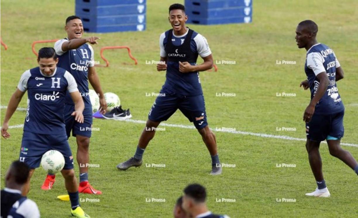 Alegría. Emilio Izaguirre, Bryan Acosta, Choco Lozano y Rubilio Castillo reflejan una cara diferente de la Bicolor.