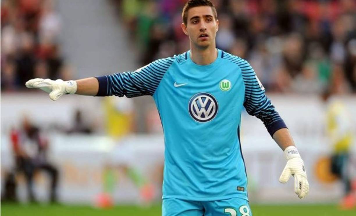 Koen Casteels - Belga, 26 años, Wolfsburgo. El Barça está obligado a buscar un recambio a Jasper Cillessen, que se marchará la próxima temporada. En verano sonó con mucha fuerza el nombre de Koen Casteels, un portero altísimo de 1,97 metros que juega en el Wolfsburgo y ha jugado en las categorías inferiores de la selección de Bélgica. Ha encajado diez goles en siete partidos en el inicio de temporada. El juego aéreo es uno de sus puntos fuertes. Vivió a la sombra de Thibaut Courtois en el Genk. Su valor de mercado es de seis millones de euros.