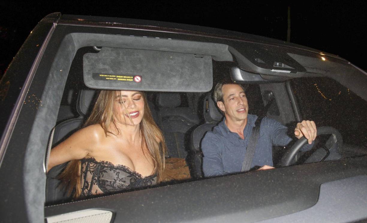 Sofía Vergara, quien recientemente se divorció de Joe Manganiello, fue captada en una cita con un hombre que se sabe que se desempeña como cirujano ortopedista, informó Page Six. 