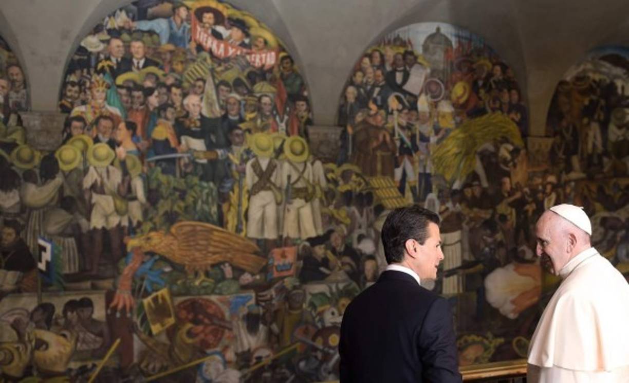 El mandatario mexicano recibió al Papa en el Palacio Nacional.