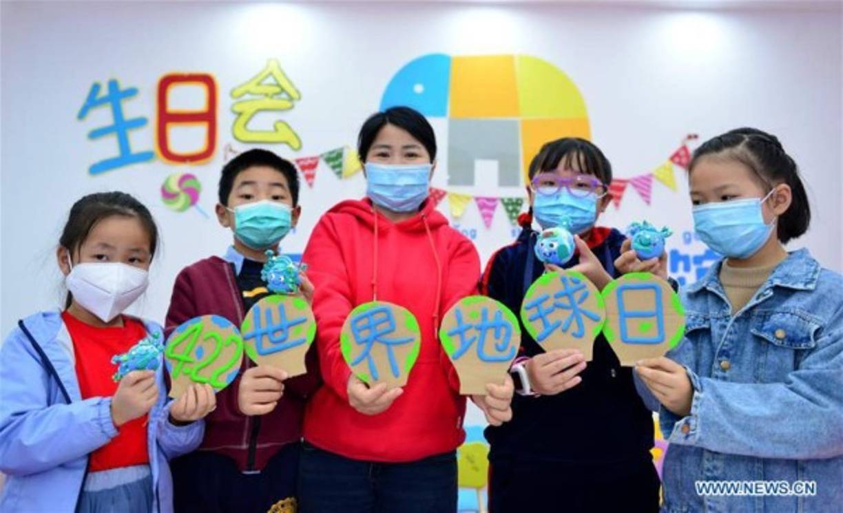 Como en todo el mundo, el miércoles 22 de abril se celebró el Día de la Tierra y los alumnos realizaron manualidades sobre este tema.