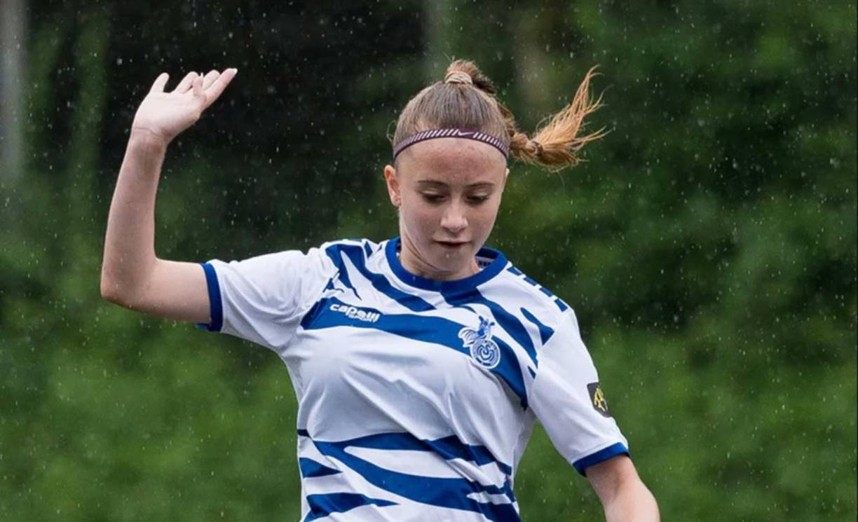 El fútbol está de luto. Una joven futbolista murió de forma repentina en una noticia que ha generado consternación a nivel mundial.