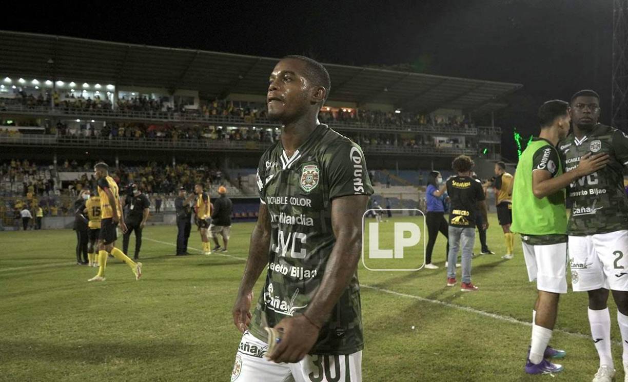 El rostro de tristeza de Edwin Solani Solano al final del partido.