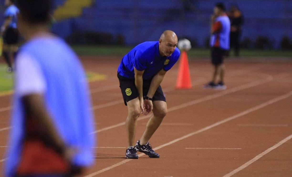 La frustración del ‘Palomo‘ Rodríguez durante el derbi sampedrano contra el Marathón.