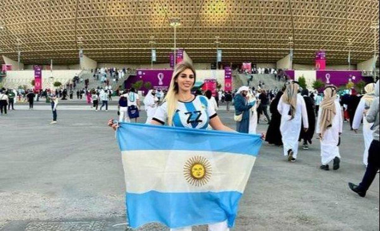 Milu y su amiga Noe salieron huyendo de Qatar ya que se desnudaron tras la consagración de Argentina. 