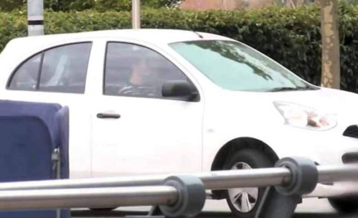 Jesús Navas: En su etapa en Manchester City manejó un blanco Nissan Micra de £ 8,000. Se dice que el español, percibía alrededor de 90.000 libras esterlinas por semana, pero optó por conducir el coche urbano más accesible, en lugar de un vehículo deportivo.