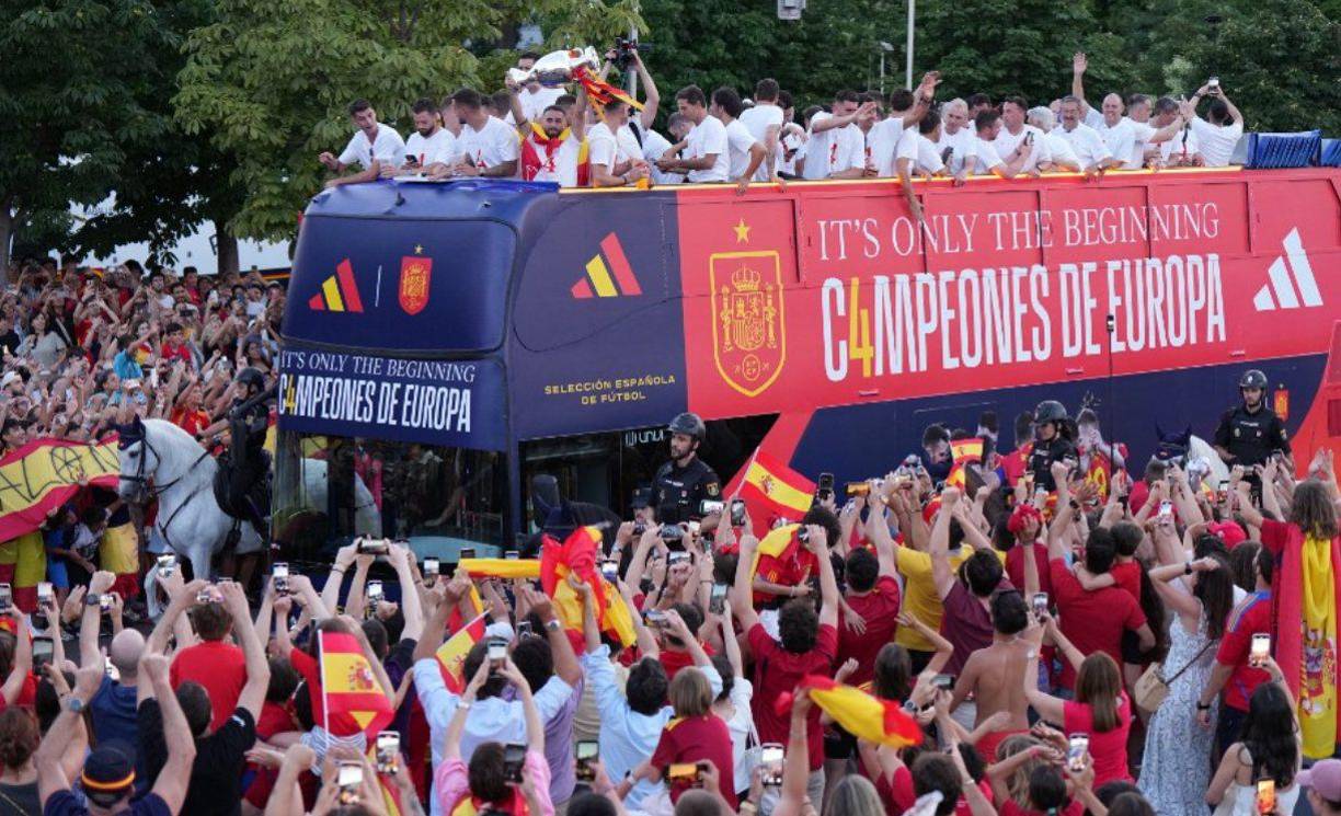 Locura en las calles de Madrid en los festejos con los campeones de la EUROCOPA 2024.