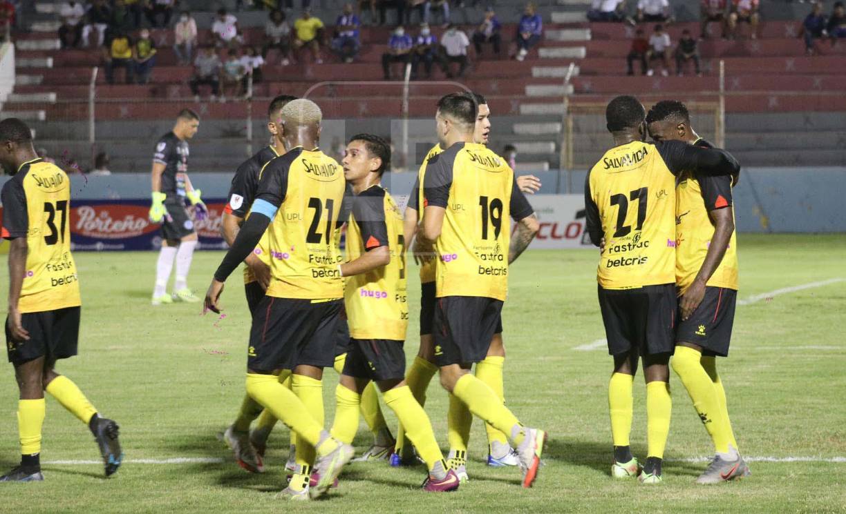 Debido al mal inicio en el Clausura 2022, el Real España busca concretar el fichaje de un centrocampista. Se menciona que sería legionario hondureño.