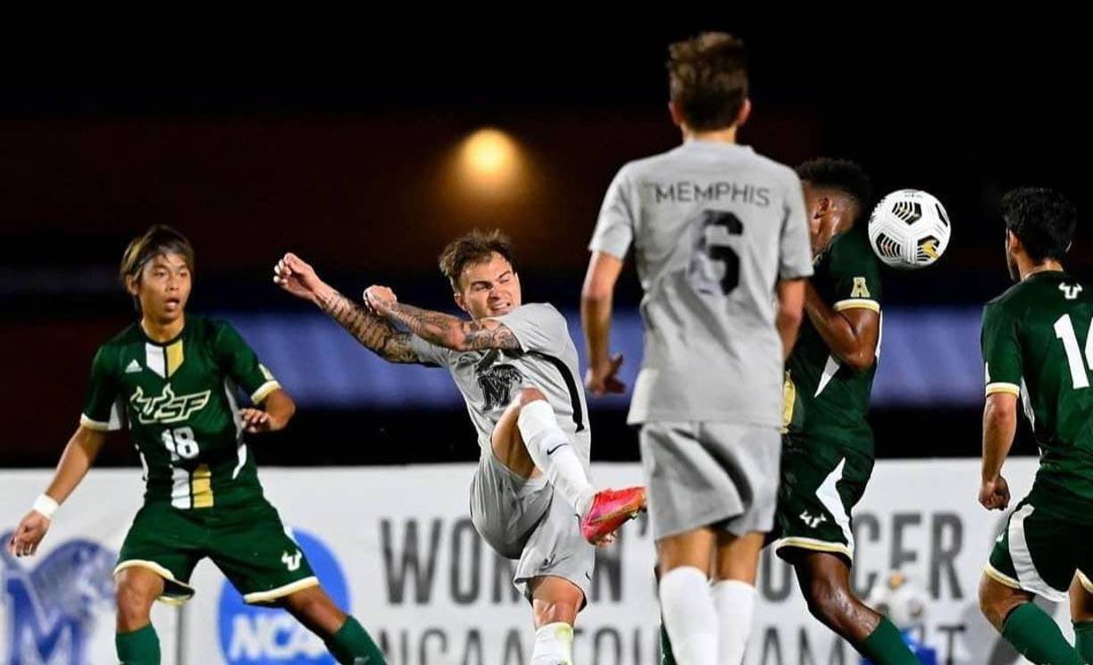 El joven futbolista estadounidense Mikey Chappelear ha impresionado a Pedro Troglio en la gira del Olimpia por Estados Unidos. A continuación te mostramos lo que debes saber sobre el chico nacido en EUA que suena para reforzar al cuadro albo.