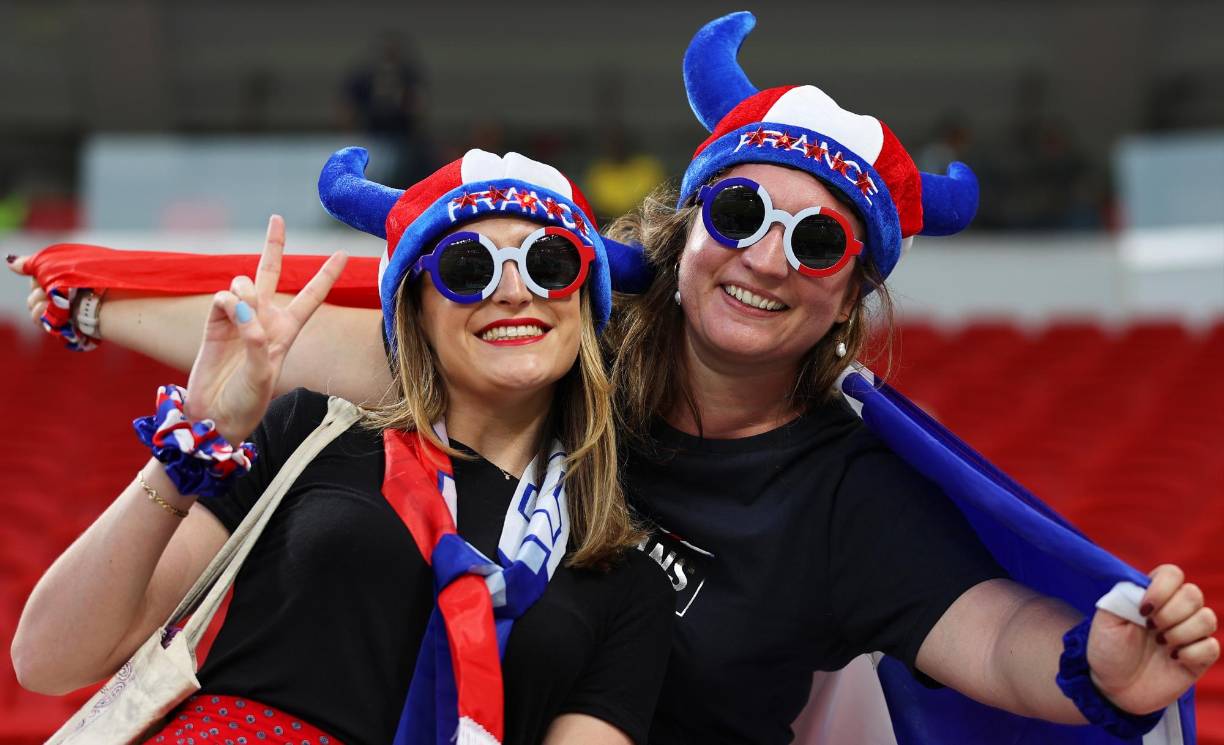 Las francesas pusieron el ambiente en las graderías en el Francia vs Polonia.
