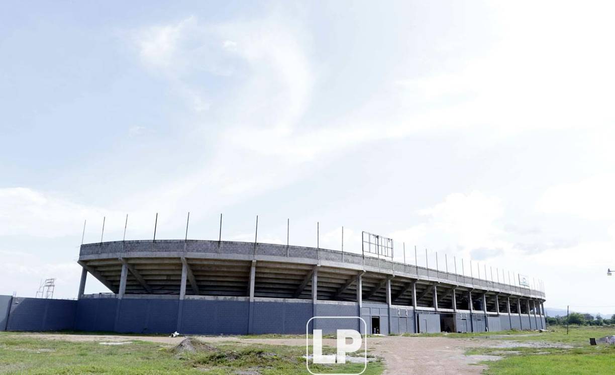 El escenario deportivo está ubicado en la colonia Tela de La Lima, a inmediaciones del puente del canal Maya.