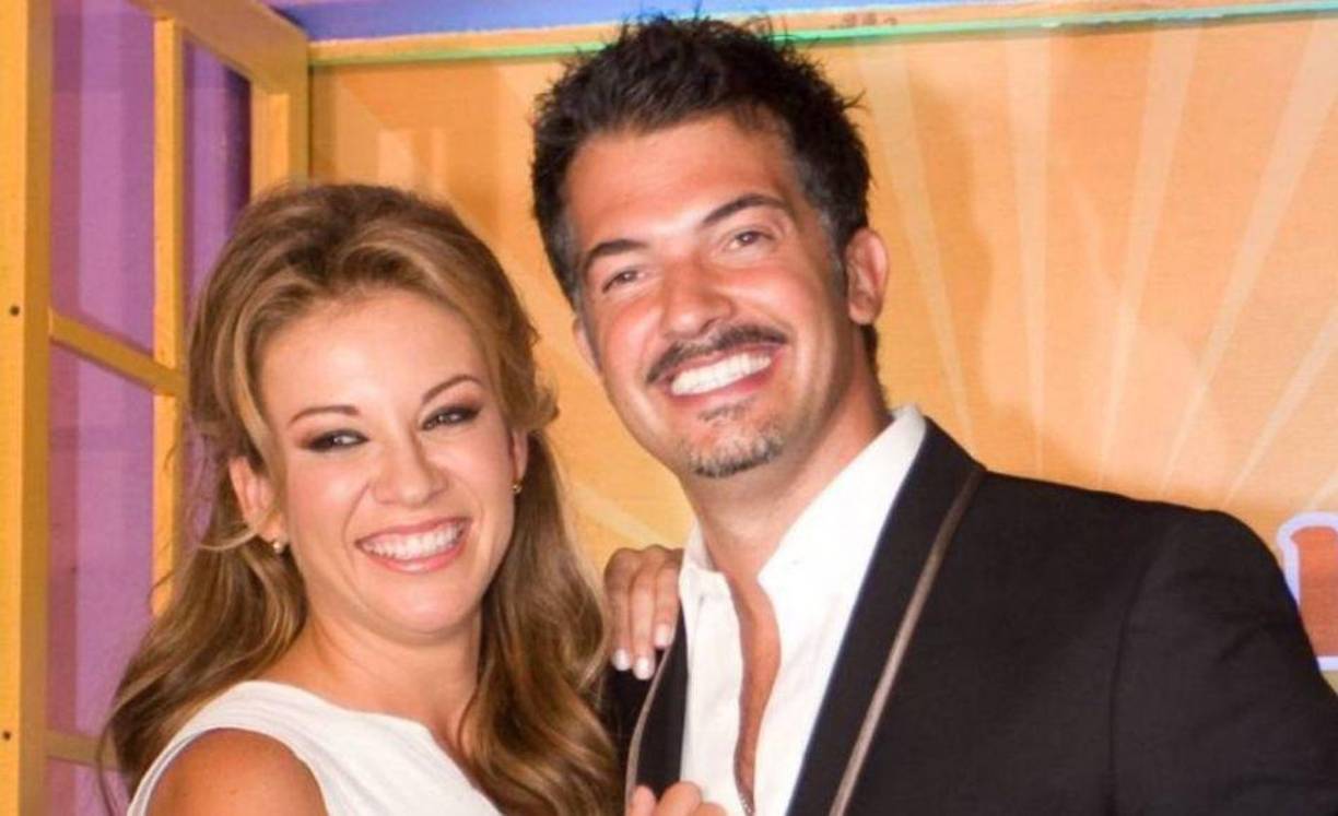 El argentino también tuvo una relación con la conductora Ingrid Coronado, con quien tuvo dos hijos, Luciano y Paolo.
