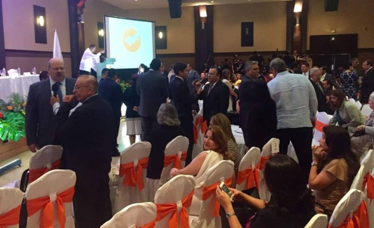 El premio Álvaro Contreras es entregado este año a la periodista María Antonia Martínez de Fuentes, directora ejecutiva de Diario La Prensa.