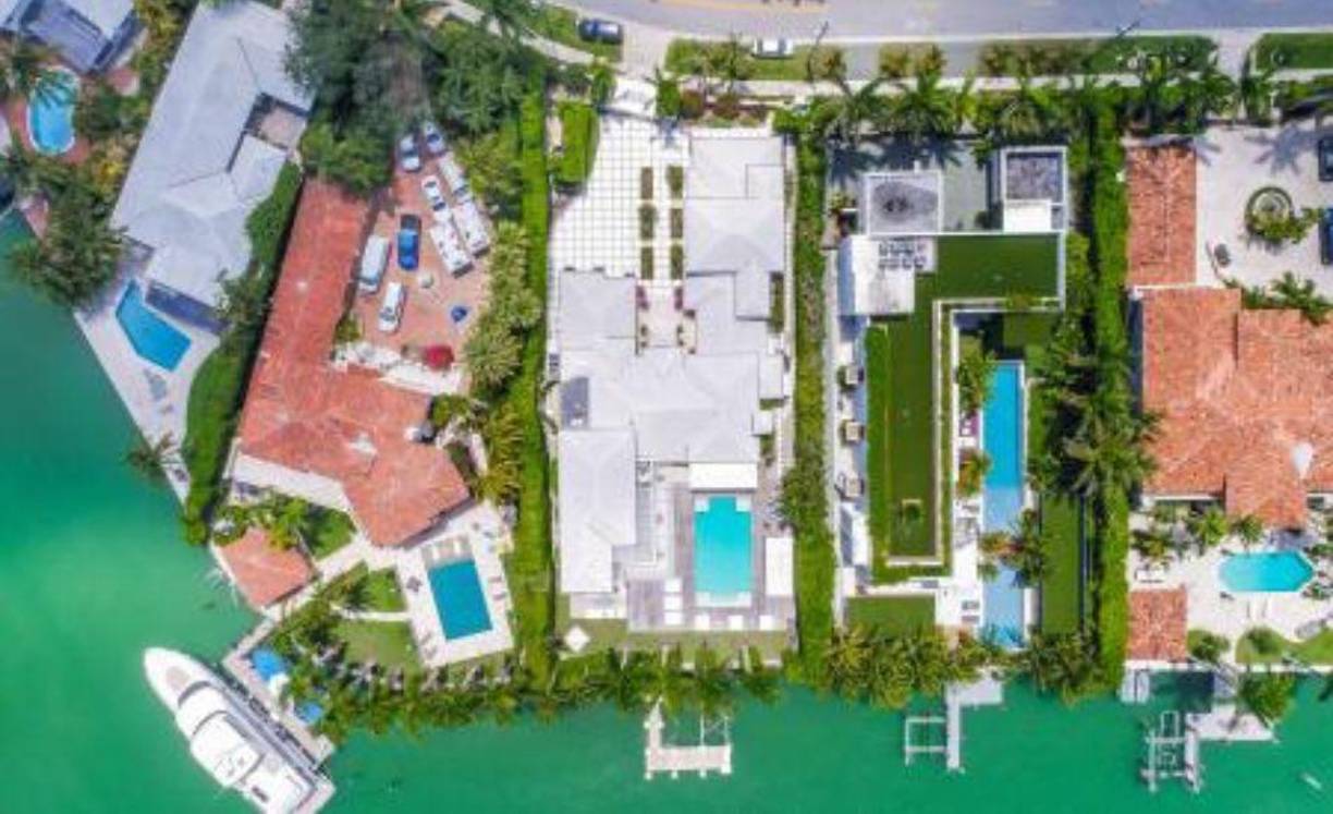 La artista adquirió la residencia en 2001 por más de 2.5 millones de dólares. En 2018, la puso a la venta por casi 10 millones, sin embargo, la propiedad no se vendió.<br />