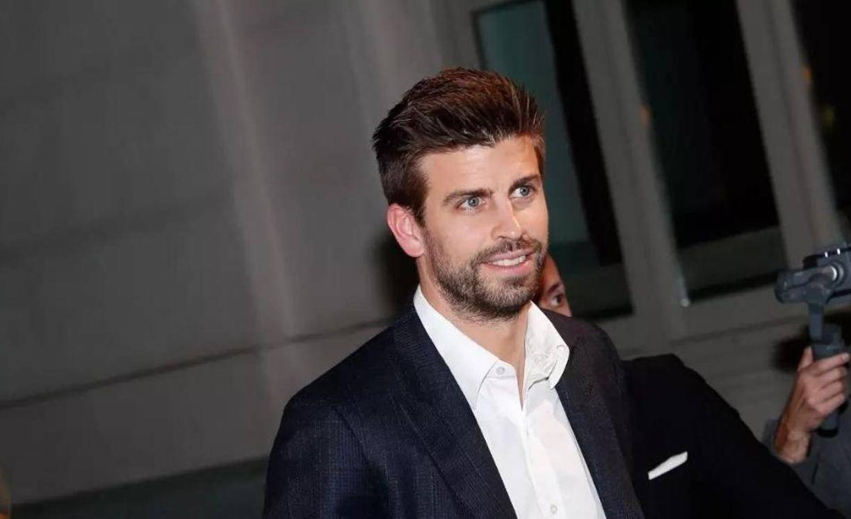 “Ella estaba vestida de negro y se le pudo ver hablando con los hijos de Shakira”, señaló una de las periodistas de entretenimiento.