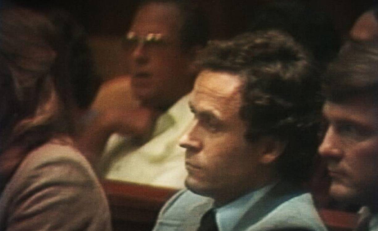 Aunque Bundy fue arrestado y encarcelado a la espera de juicio, llegó a escaparse en dos ocasiones de la cárcel para continuar con su carrera criminal. La compulsión, la urgencia por matar y la falta de temor por ser atrapado le impedían detenerse y agudizaban su sadismo. Lejos de mostrar un perfil de psicópata reactivo, que mata solo cuando se siente presionado mentalmente, Bundy era un adicto; necesitaba su dosis de secuestro, violación y muerte. 