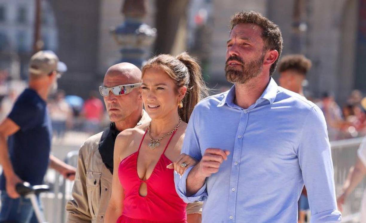 Ben Affleck y Jennifer Lopez han protagonizado una de las bodas más mediáticas en lo que va de 2022, y no es para menos, pues pasaron cerca de 17 años para que regresaran como pareja y terminaran por casarse, como se habían dispuesto a hacerlo en 2004.