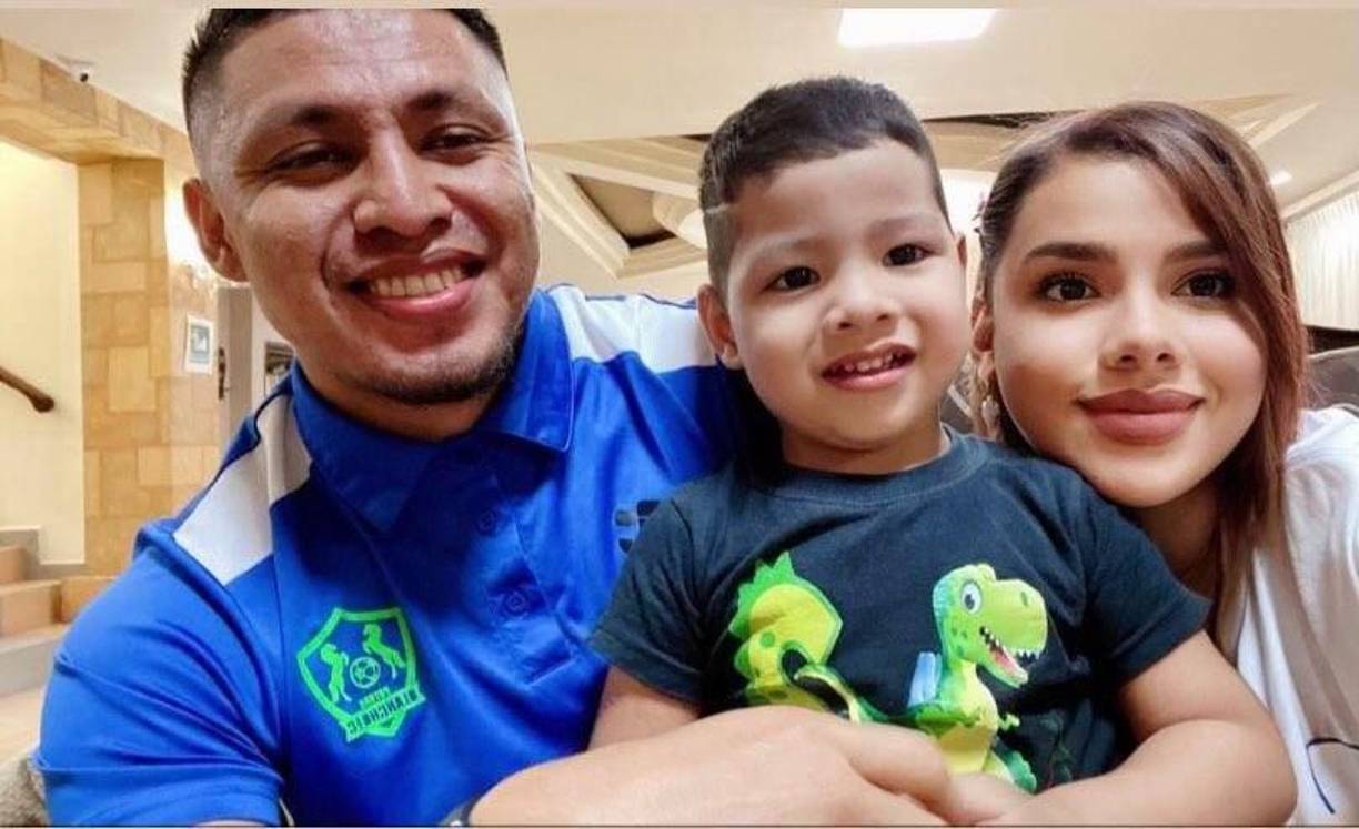 Frelys López: El delantero de los Potros del Olancho cuenta con una linda familia. El atacante tiene una relación sentimental con la joven Helena. 