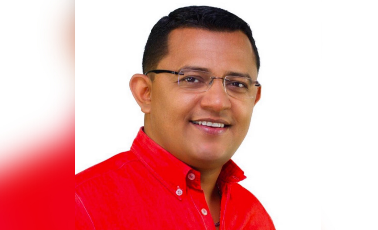 El presentador de televisión Ernesto Lezama, tras su segundo intento se posiciona como uno de los 9 diputados bajo la bandera del Partido Liberal. Lleva 15,175 votos. 