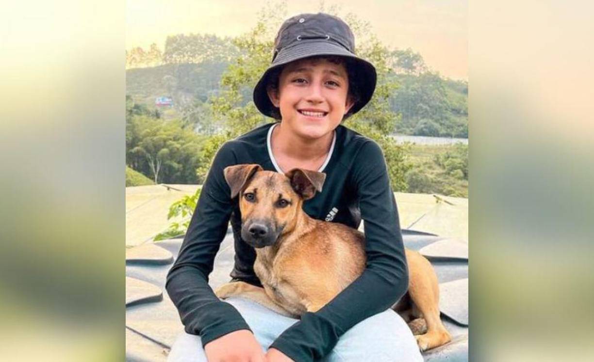 Carlos Alberto Díaz, conocido también como “El Borrego”, es un niño de 14 años que vive junto a su familia en una granja de Colombia.