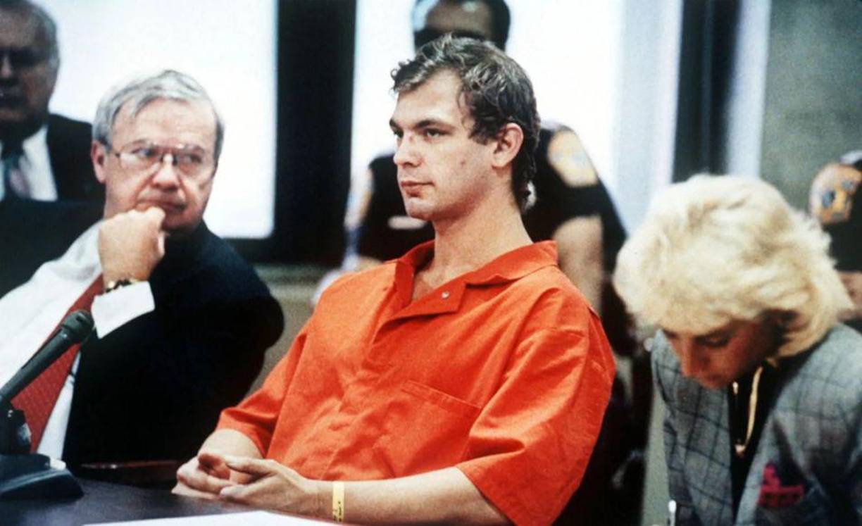 Jeffrey Dahmer asesinó a 17 personas entre 1978 y 1991 y su caso fue muy mediático en los Estados Unidos, viendo un repunte de su celebridad y eso le ha traído consecuencias. 
