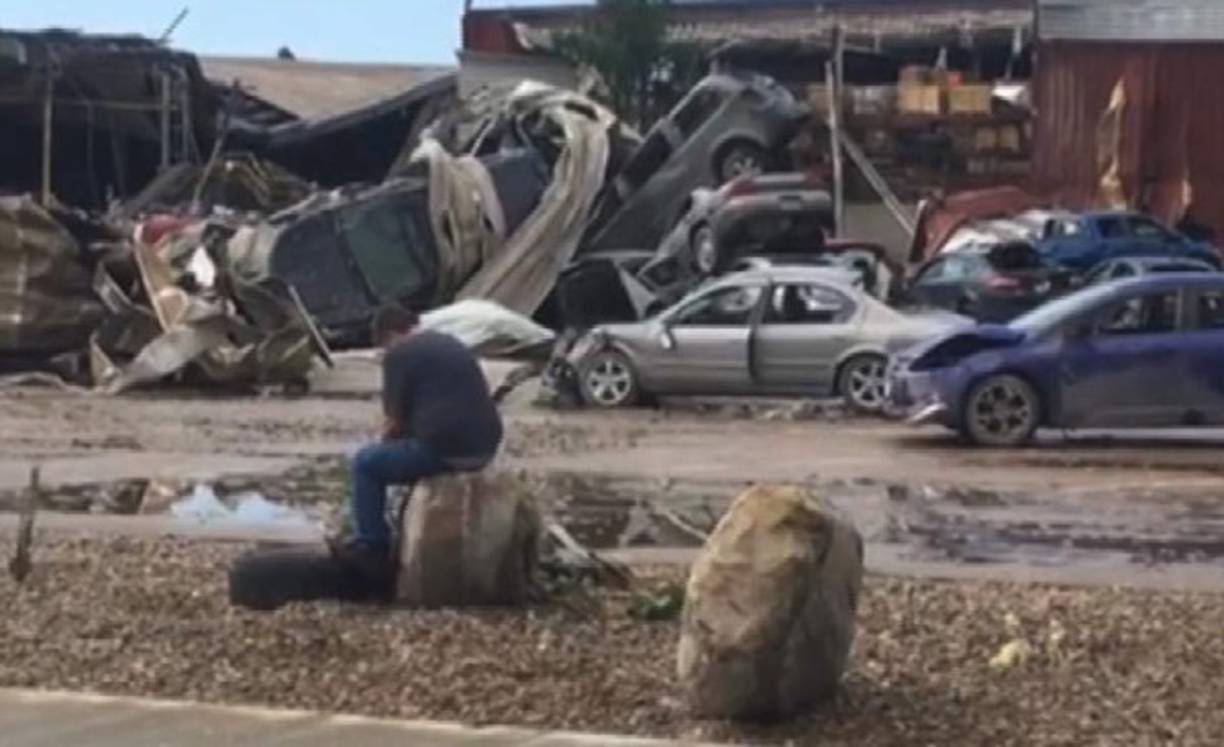 Marshalltown fue sin duda el más afectado por el colapso de edificios de ladrillo y la voladura árboles y techos, entre ellos la cúpula del edificio histórico de la corte del condado de Marshall.