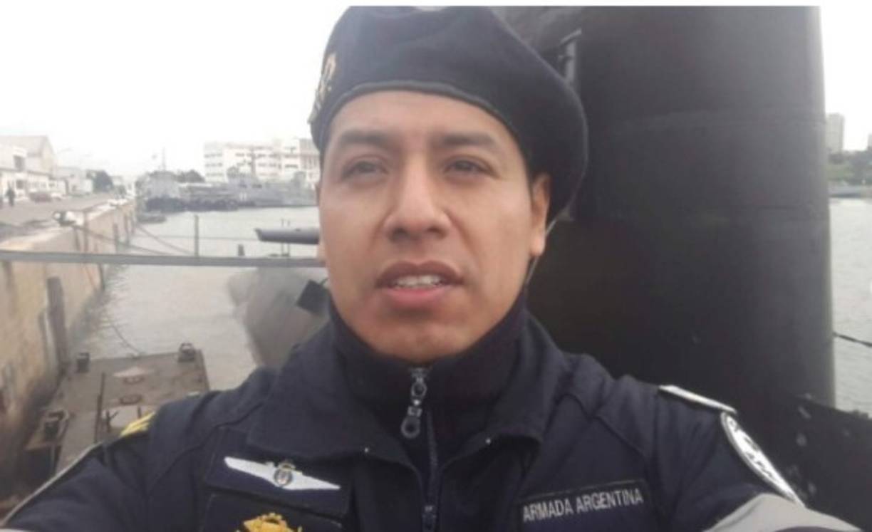 Mario Toconás, cabo principal. Era padre de un niño que tenía 8 años cuando desapareció el submarino y su esposa esperaba un segundo hijo. Hace 13 años trabajaba en la Armada Argentina.<br/><br/>