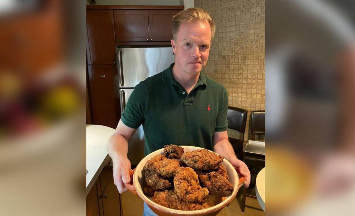 Pollo frito como lo disfrutaba Elvis Presley para la cena de hoy. Celebrando la semana entrante el lanzamiento de “Elvis”, la nueva película de Baz Luhrmann.