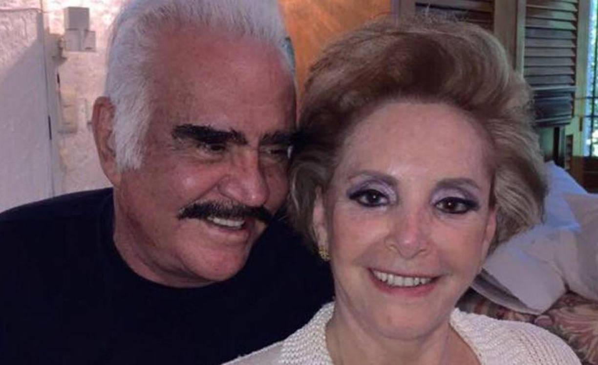 “Y como siempre lo dije, de las puertas del rancho para acá era mi marido, aunque me critican, me criticaron”, añadió 