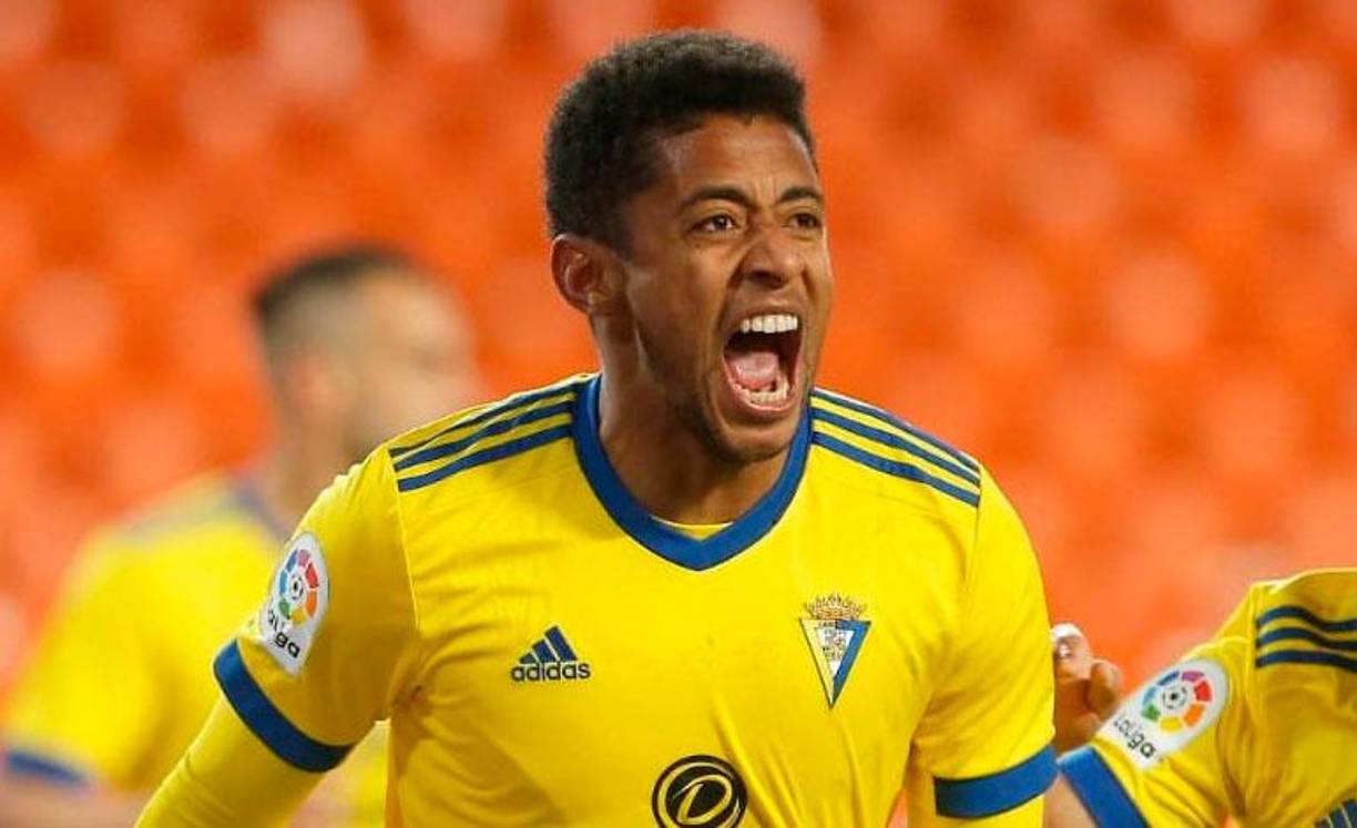 Según prensa internacional, el hondureño Antony Choco Lozano estaría saliendo de las filas del Cádiz en la próxima temporada. El contrato del catracho finaliza en junio de 2023 por lo que el club aprovecharía para sacar dinero antes del próximo año.