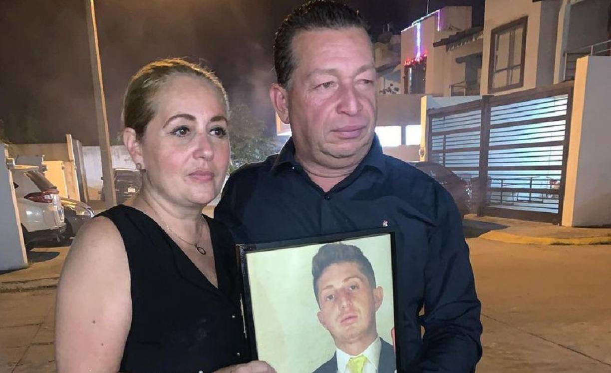 “De hecho ya acabé los últimos peritajes, tengo peritos muy buenos, abogados tengo los mejores, el fiscal se ha portado muy bien, tenemos y casi nueve inculpados, no te puedo decir que ya los puedo meter a la cárcel, pero acá se echan la bolita de quien disparó, ya saben que mi hijo no se disparó”.