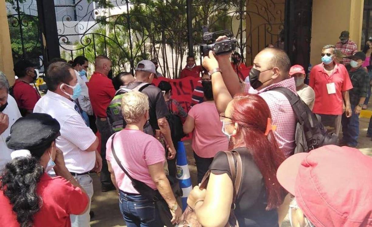 Otros se manifiestan contra el nombramiento de algunos funcionario que aseguran no son de Libre.