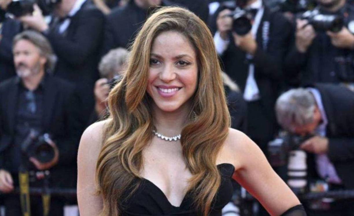 Esta situación, nuevos lanzamientos musicales y una fuerte caída de su padre, han echo que la colombiana esté en la mira de todos los medios de comunicación y de la gente.